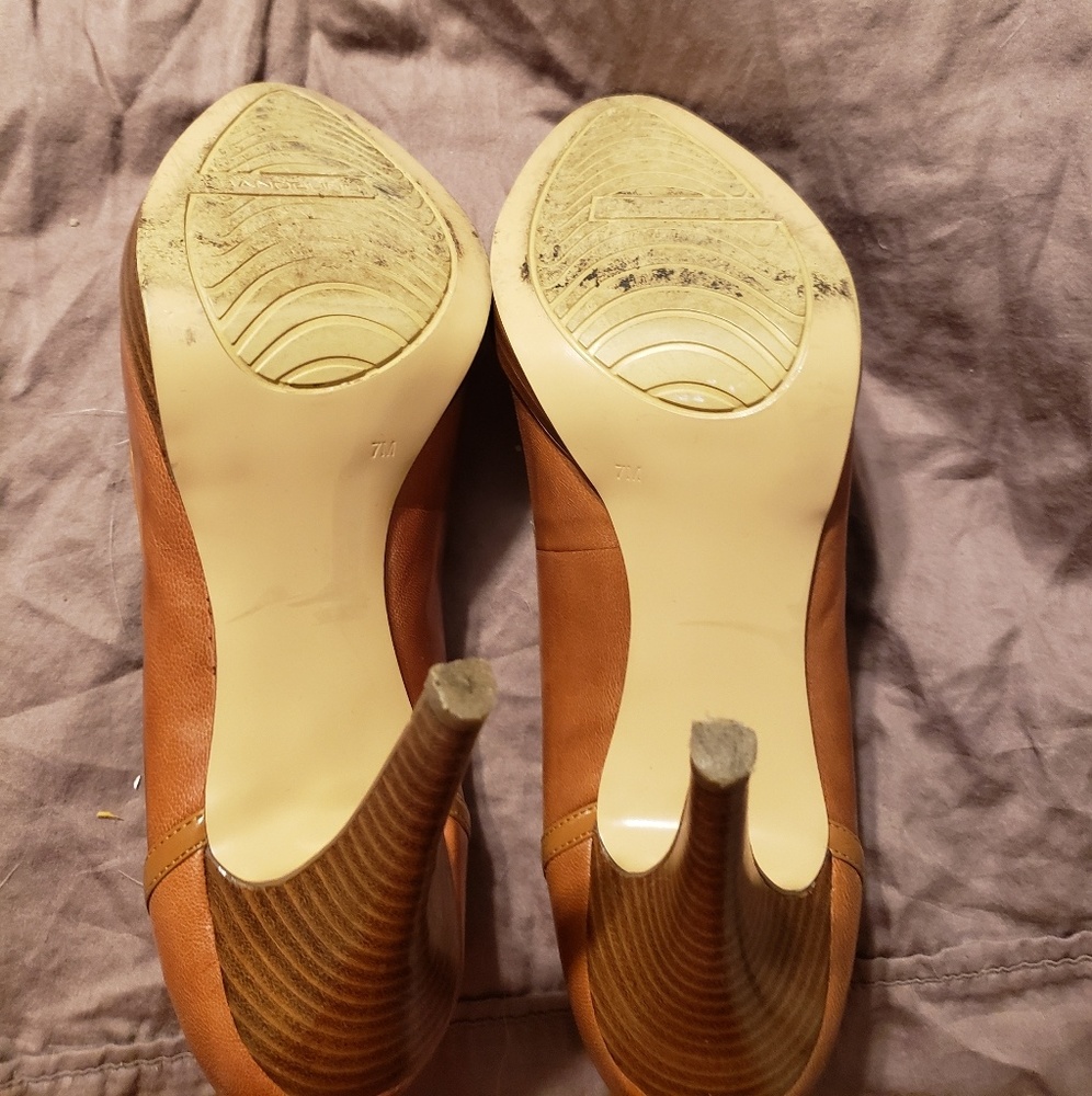 Heels - Picture 3 of 4